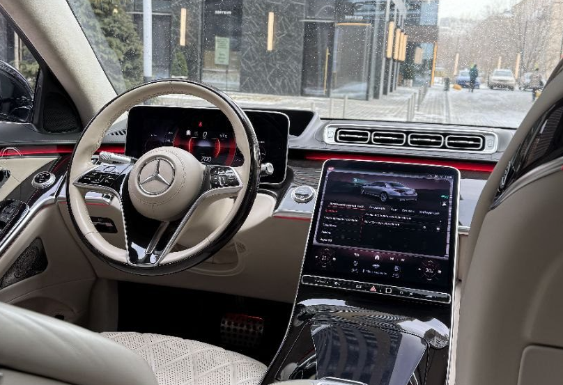 Аренда mercedes-benz s-klass премиум класса 2020 года в городе Москва от 28000 руб./сутки, полный привод, двигатель: гибрид, объем 3 литра, ОСАГО (Мультидрайв), без водителя, недорого, вид 3 - RentRide