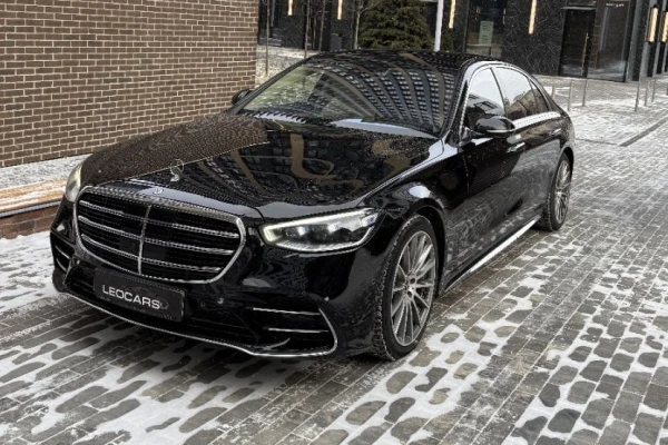 Прокат авто mercedes-benz s-klass премиум класса 2020 года в городе Москва от 28000 руб./сутки, полный привод, двигатель: гибрид, объем 3 литра, ОСАГО (Мультидрайв), без водителя, недорого - RentRide