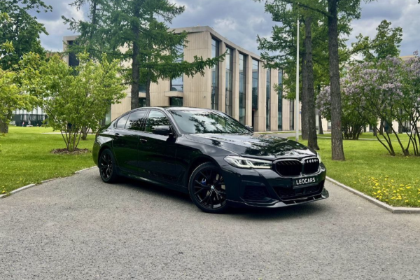 Прокат авто bmw 5-serii премиум класса 2020 года в городе Москва от 12000 руб./сутки, задний привод, двигатель: дизель, объем 3 литра, ОСАГО (Мультидрайв), без водителя, недорого - RentRide