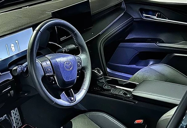 Аренда toyota camry премиум класса 2024 года в городе Москва Новаторская от 9600 руб./сутки, передний привод, двигатель: бензин, объем 2.5 литров, каско (Мультидрайв), ОСАГО (Мультидрайв), без водителя, недорого, вид 7 - RentRide