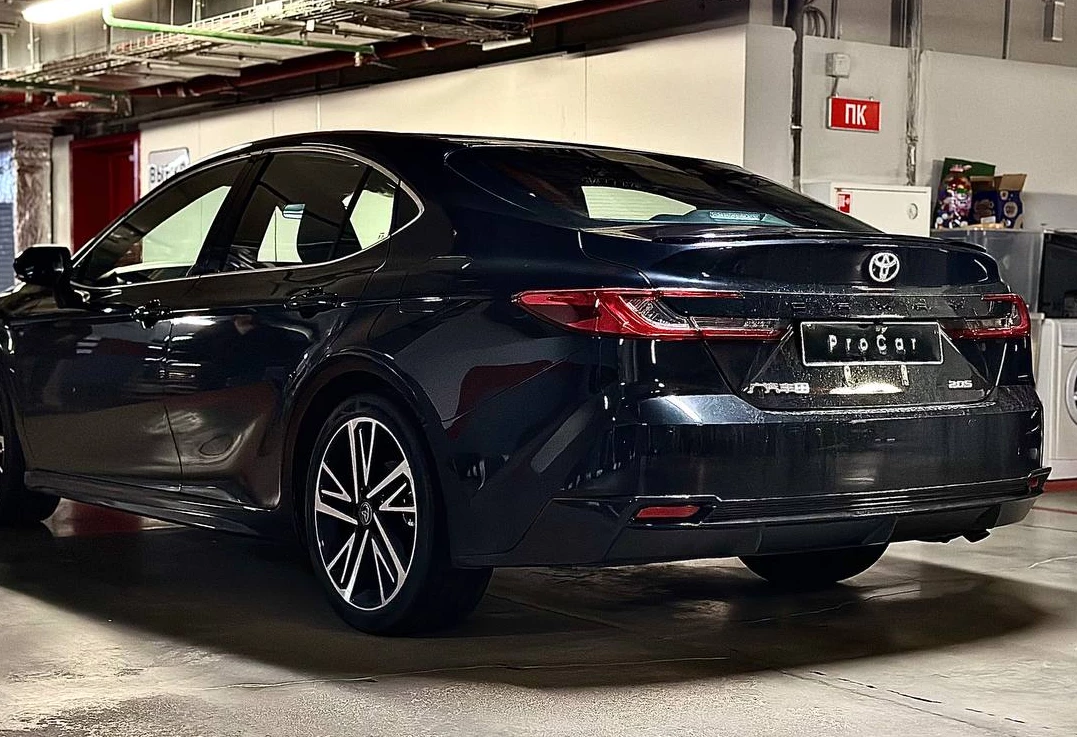Аренда toyota camry премиум класса 2024 года в городе Москва Новаторская от 9600 руб./сутки, передний привод, двигатель: бензин, объем 2.5 литров, каско (Мультидрайв), ОСАГО (Мультидрайв), без водителя, недорого, вид 5 - RentRide