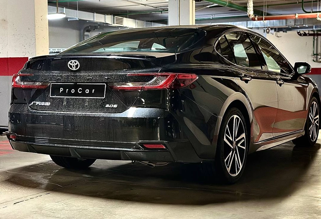 Аренда toyota camry премиум класса 2024 года в городе Москва Новаторская от 9600 руб./сутки, передний привод, двигатель: бензин, объем 2.5 литров, каско (Мультидрайв), ОСАГО (Мультидрайв), без водителя, недорого, вид 4 - RentRide