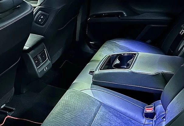 Аренда toyota camry премиум класса 2024 года в городе Москва Новаторская от 9600 руб./сутки, передний привод, двигатель: бензин, объем 2.5 литров, каско (Мультидрайв), ОСАГО (Мультидрайв), без водителя, недорого, вид 8 - RentRide