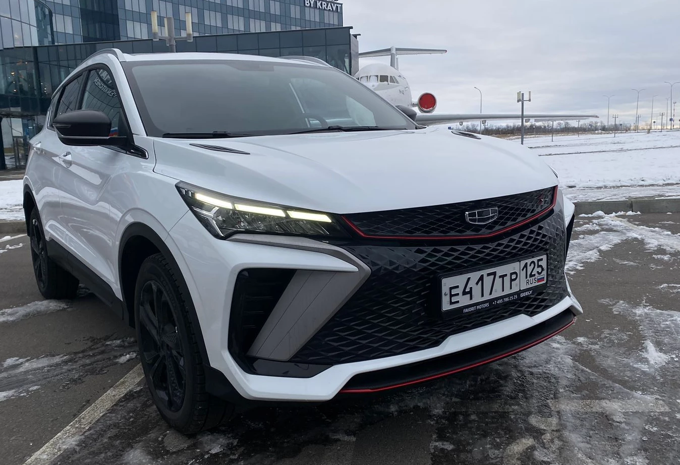 Аренда geely coolray стандарт класса 2024 года в городе Москва от 4435 руб./сутки, передний привод, двигатель: бензин, объем 1.5 литров, ОСАГО (Мультидрайв), без водителя, недорого, вид 2 - RentRide