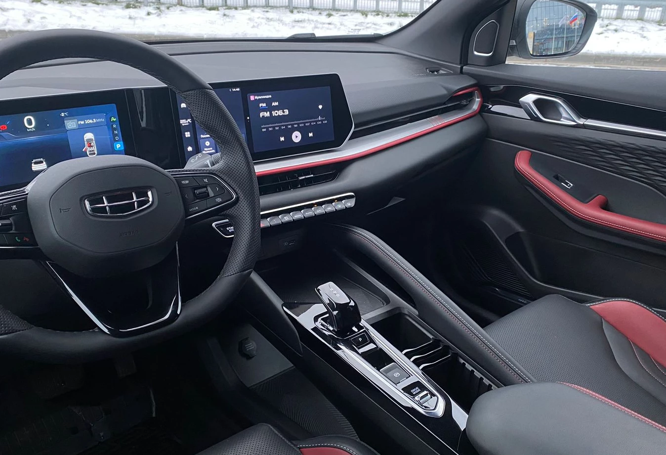 Аренда geely coolray стандарт класса 2024 года в городе Москва от 4435 руб./сутки, передний привод, двигатель: бензин, объем 1.5 литров, ОСАГО (Мультидрайв), без водителя, недорого, вид 7 - RentRide