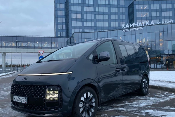 Прокат авто hyundai staria бизнес класса 2022 года в городе Казань от 7680 руб./сутки, передний привод, двигатель: дизель, объем 2.2 литра, ОСАГО (Мультидрайв), без водителя, недорого - RentRide