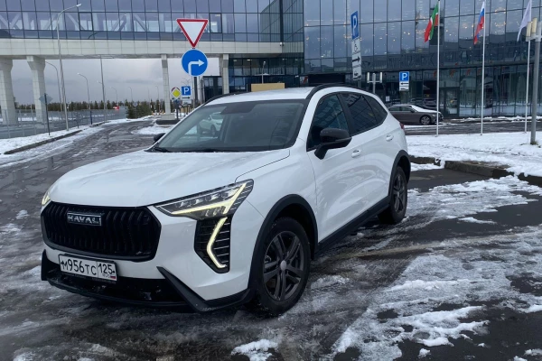 Прокат авто haval jolion стандарт класса 2024 года в городе Казань от 4765 руб./сутки, передний привод, двигатель: бензин, объем 1.5 литров, ОСАГО (Мультидрайв), без водителя, недорого - RentRide