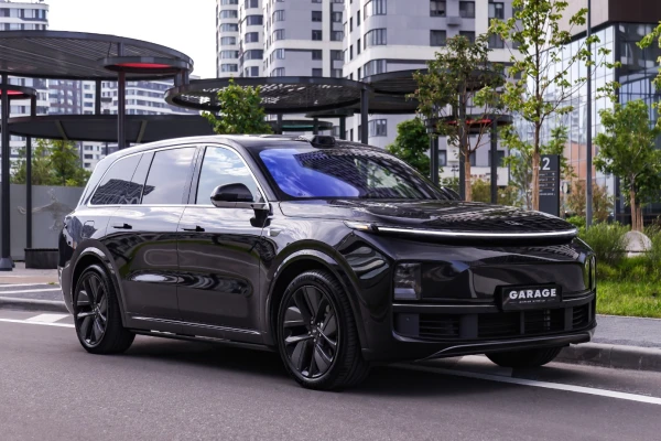 Прокат авто lixiang l9 премиум класса 2024 года в городе Москва Авиамоторная от 18400 руб./сутки, полный привод, двигатель: гибрид, объем 1.5 литров, каско (Мультидрайв), ОСАГО (Мультидрайв), без водителя, недорого - RentRide