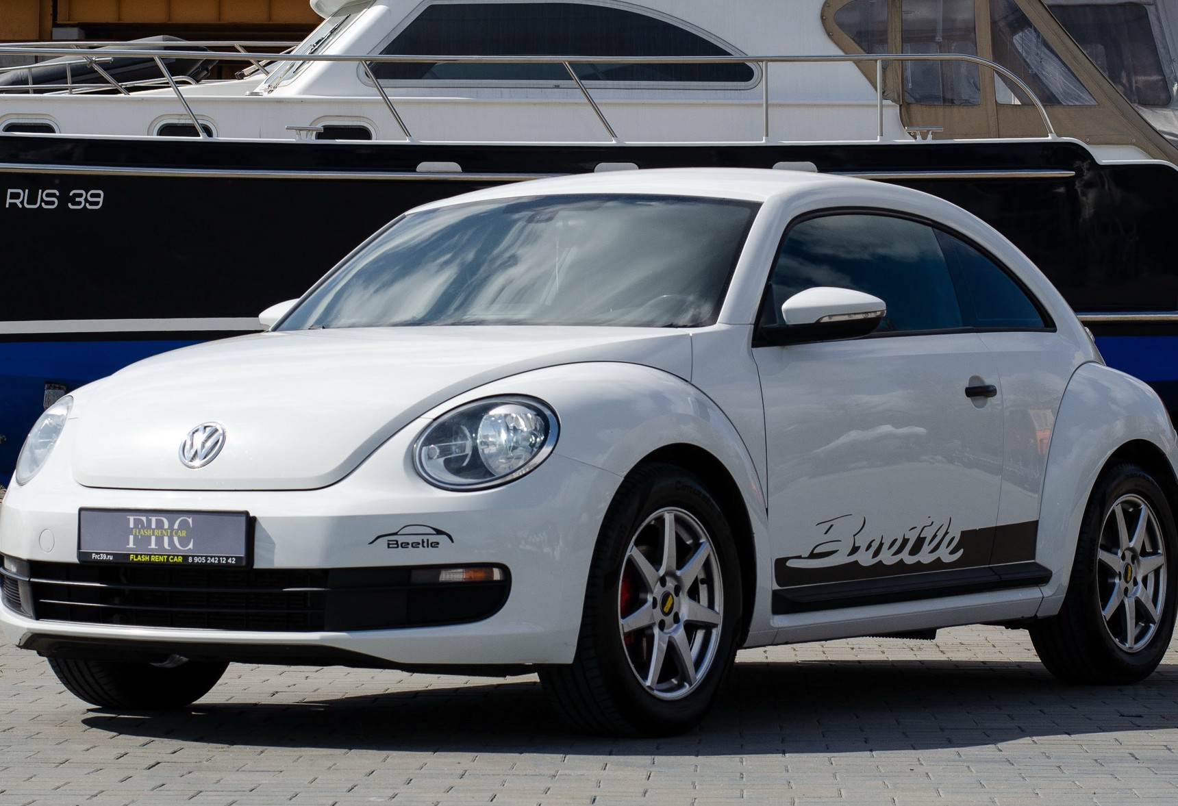 Аренда volkswagen beetle стандарт класса 2014 года в городе Москва от 3992 руб./сутки, передний привод, двигатель: бензин, объем 1.2 литра, каско (Впишу в полис), ОСАГО (Мультидрайв), без водителя, недорого - RentRide