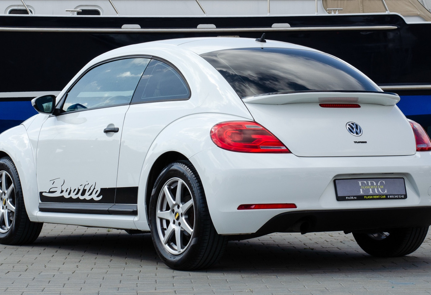 Аренда volkswagen beetle стандарт класса 2014 года в городе Москва от 3992 руб./сутки, передний привод, двигатель: бензин, объем 1.2 литра, каско (Впишу в полис), ОСАГО (Мультидрайв), без водителя, недорого, вид 3 - RentRide