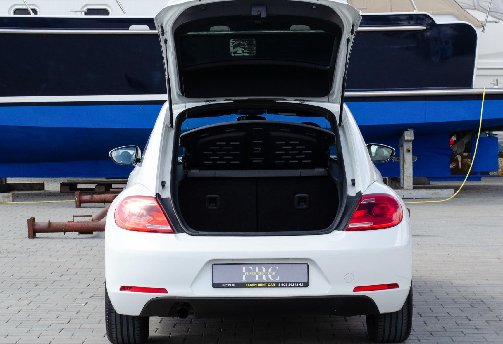 Аренда volkswagen beetle стандарт класса 2014 года в городе Москва от 3992 руб./сутки, передний привод, двигатель: бензин, объем 1.2 литра, каско (Впишу в полис), ОСАГО (Мультидрайв), без водителя, недорого, вид 5 - RentRide