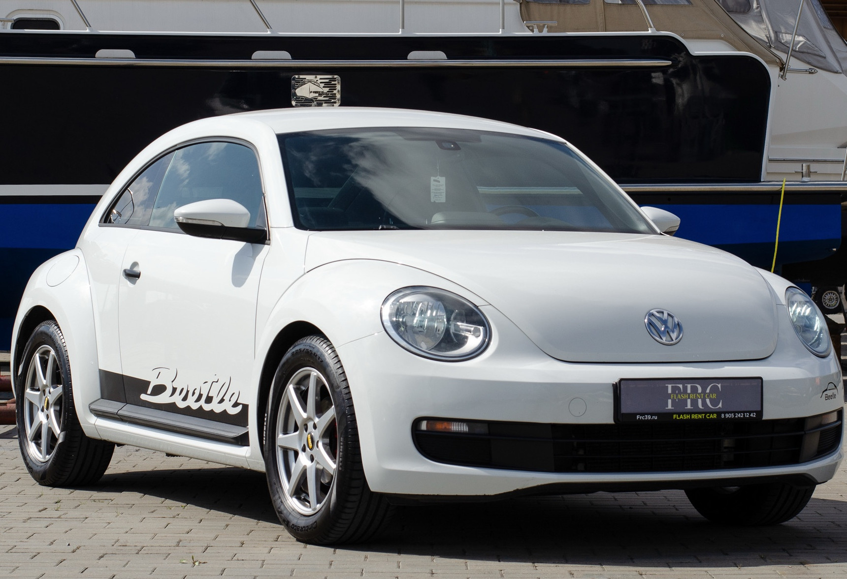 Аренда volkswagen beetle стандарт класса 2014 года в городе Москва от 3992 руб./сутки, передний привод, двигатель: бензин, объем 1.2 литра, каско (Впишу в полис), ОСАГО (Мультидрайв), без водителя, недорого, вид 2 - RentRide