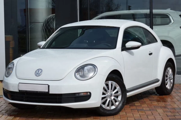 Прокат авто volkswagen beetle стандарт класса 2014 года в городе Калининград от 4392 руб./сутки, передний привод, двигатель: бензин, объем 1.2 литра, каско (Впишу в полис), ОСАГО (Мультидрайв), без водителя, недорого - RentRide