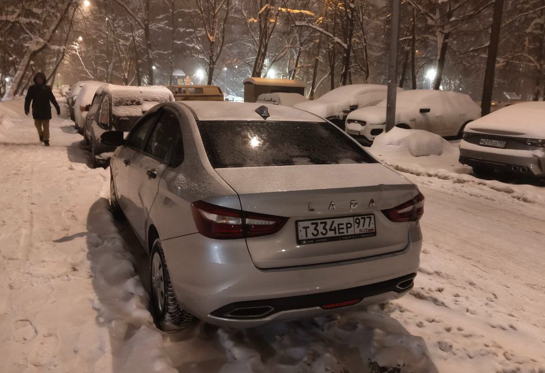 Аренда lada vesta эконом класса 2024 года в городе Москва Новые Черемушки от 1500 руб./сутки, передний привод, двигатель: бензин, объем 1.5 литров, ОСАГО (Мультидрайв), без водителя, недорого, вид 3 - RentRide