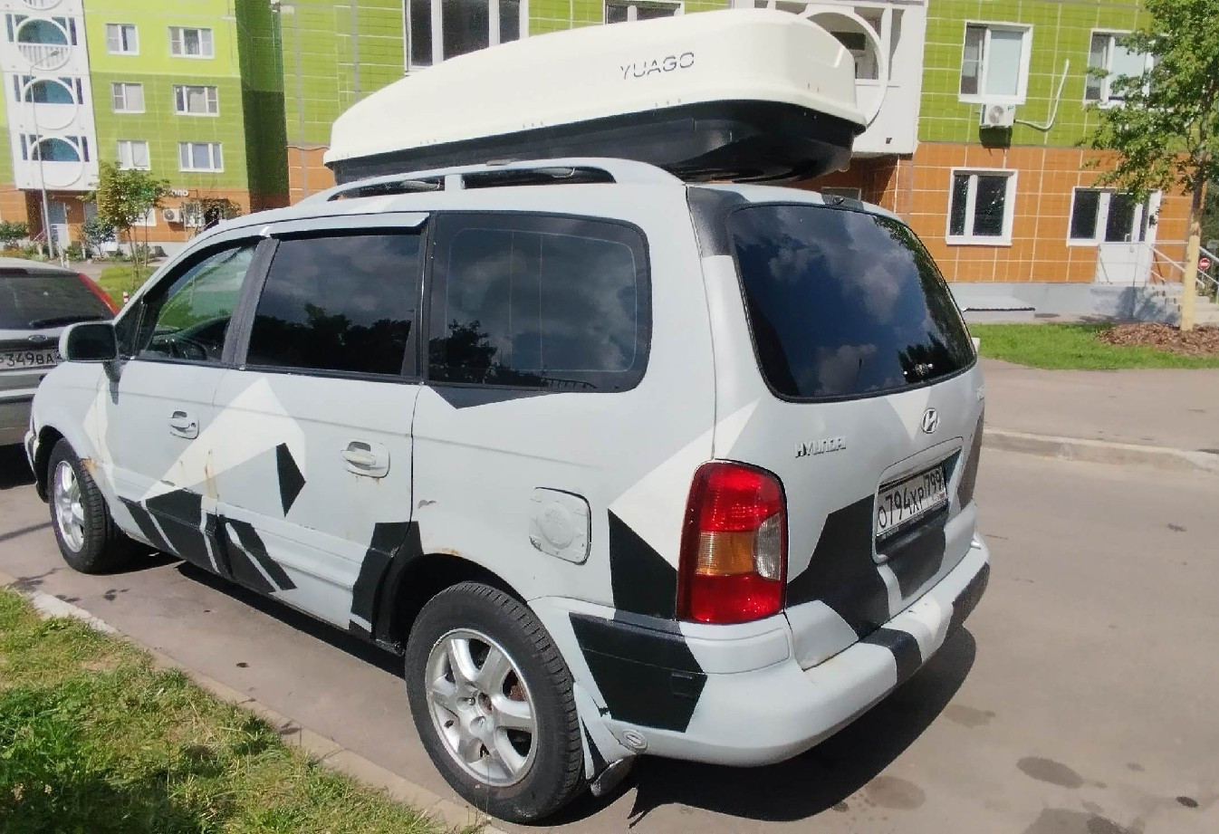 Аренда hyundai trajet эконом класса 2002 года в городе Москва Ховрино от 2560 руб./сутки, передний привод, двигатель: дизель, объем 2 литра, ОСАГО (Впишу в полис), без водителя, недорого, вид 3 - RentRide
