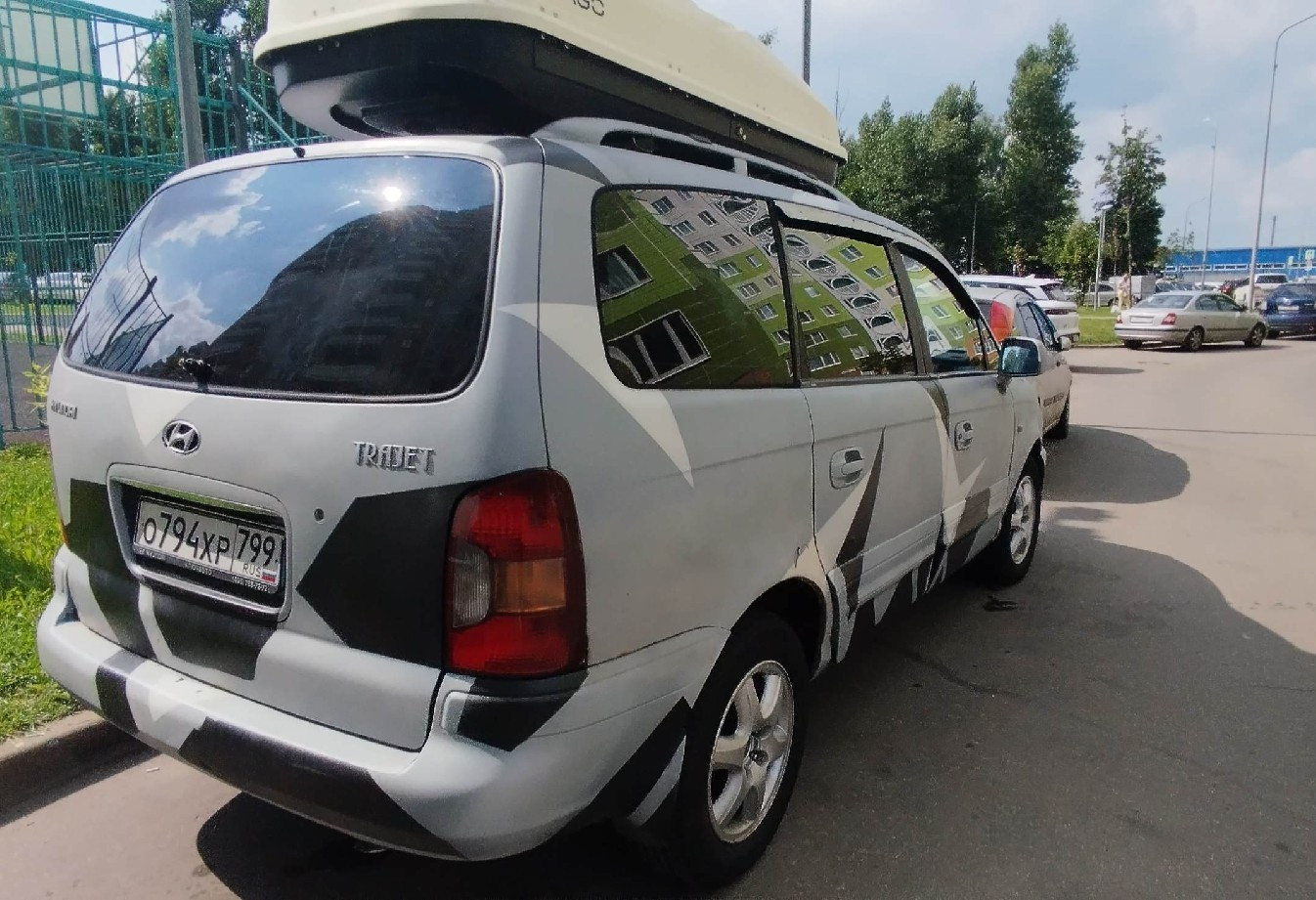 Аренда hyundai trajet эконом класса 2002 года в городе Москва Ховрино от 2560 руб./сутки, передний привод, двигатель: дизель, объем 2 литра, ОСАГО (Впишу в полис), без водителя, недорого, вид 4 - RentRide