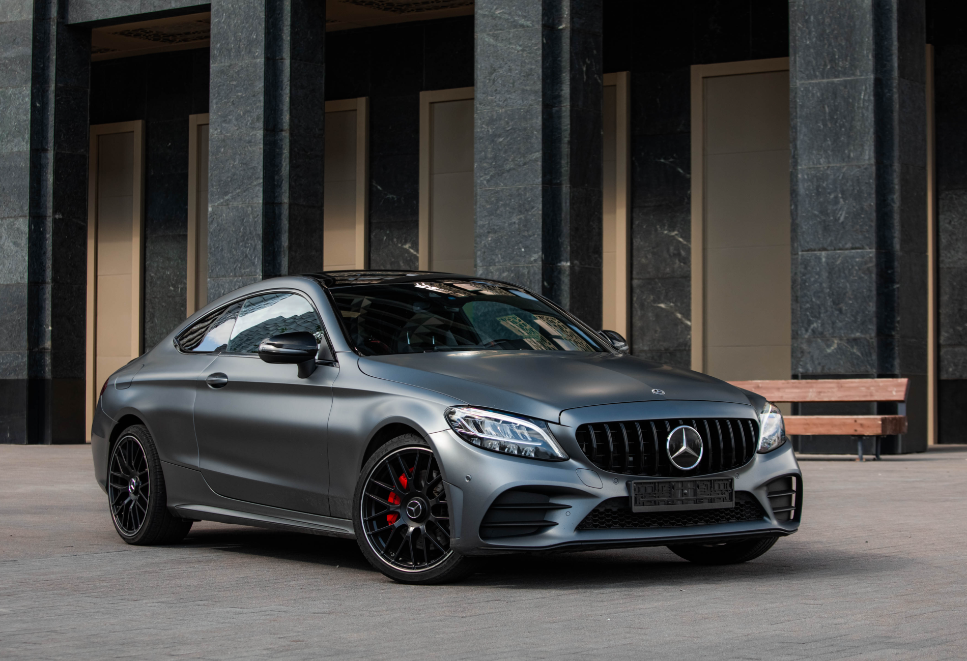 Аренда mercedes-benz amg-gt премиум класса 2019 года в городе Москва от 13600 руб./сутки, полный привод, двигатель: бензин, объем 30 литров, каско (Впишу в полис), ОСАГО (Впишу в полис), без водителя, недорого, вид 4 - RentRide