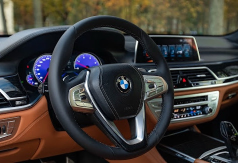 Аренда bmw 7-serii 2017 года в городе Москва от 12800 руб./сутки, полный привод, двигатель: дизель, объем 3 литра, ОСАГО (Мультидрайв), без водителя, недорого, вид 5 - RentRide