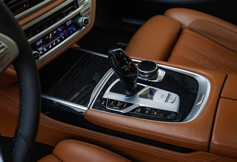 Аренда bmw 7-serii 2017 года в городе Москва от 12800 руб./сутки, полный привод, двигатель: дизель, объем 3 литра, ОСАГО (Мультидрайв), без водителя, недорого, вид 6 - RentRide