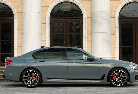 Аренда bmw 7-serii 2017 года в городе Москва от 12800 руб./сутки, полный привод, двигатель: дизель, объем 3 литра, ОСАГО (Мультидрайв), без водителя, недорого, вид 4 - RentRide