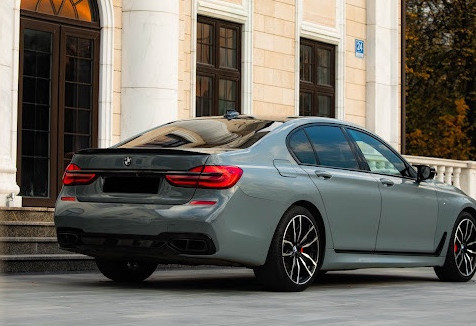 Аренда bmw 7-serii 2017 года в городе Москва от 12800 руб./сутки, полный привод, двигатель: дизель, объем 3 литра, ОСАГО (Мультидрайв), без водителя, недорого, вид 3 - RentRide