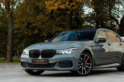 Прокат авто bmw 7-serii 2017 года в городе Москва от 12800 руб./сутки, полный привод, двигатель: дизель, объем 3 литра, ОСАГО (Мультидрайв), без водителя, недорого - RentRide