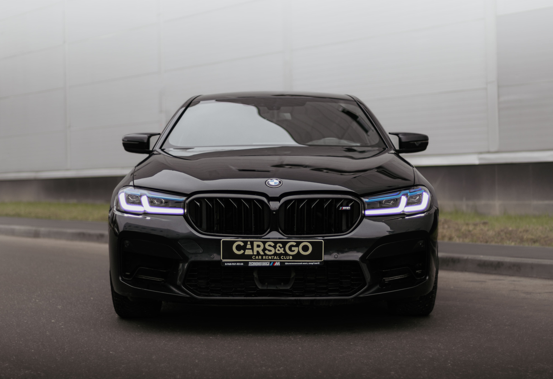 Аренда bmw 5-serii бизнес класса 2017 года в городе Москва Крылатское от 8400 руб./сутки, задний привод, двигатель: дизель, объем 2 литра, ОСАГО (Мультидрайв), без водителя, недорого, вид 4 - RentRide