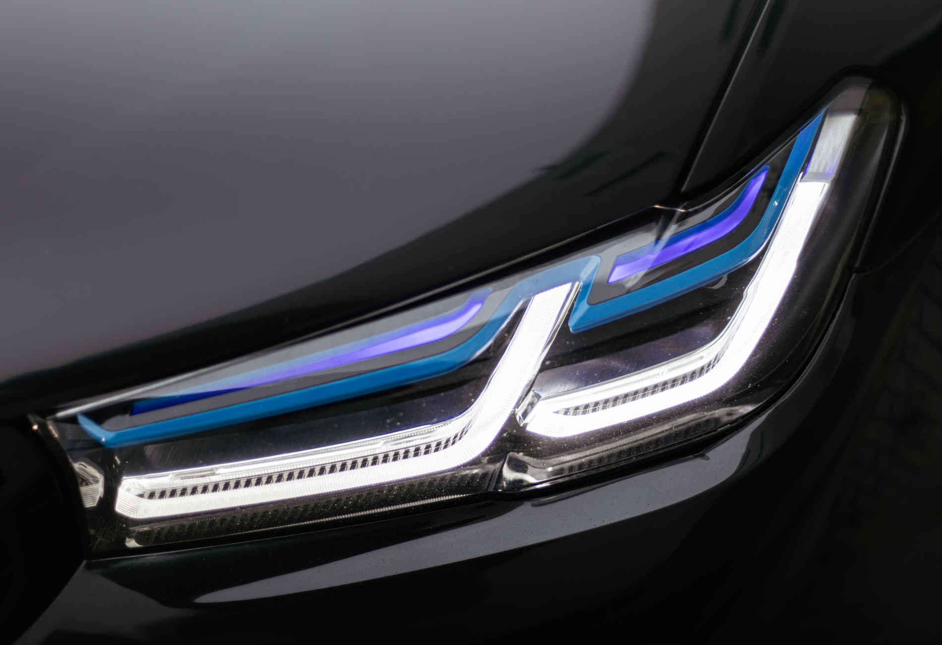 Аренда bmw 5-serii бизнес класса 2017 года в городе Москва Крылатское от 8400 руб./сутки, задний привод, двигатель: дизель, объем 2 литра, ОСАГО (Мультидрайв), без водителя, недорого, вид 5 - RentRide