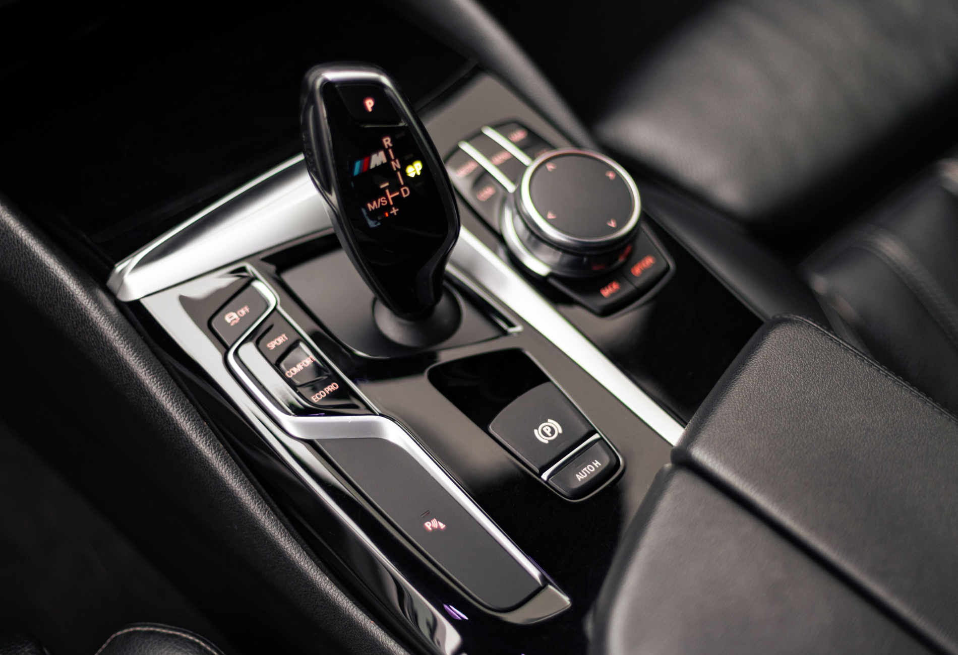 Аренда bmw 5-serii бизнес класса 2017 года в городе Москва Крылатское от 8400 руб./сутки, задний привод, двигатель: дизель, объем 2 литра, ОСАГО (Мультидрайв), без водителя, недорого, вид 8 - RentRide