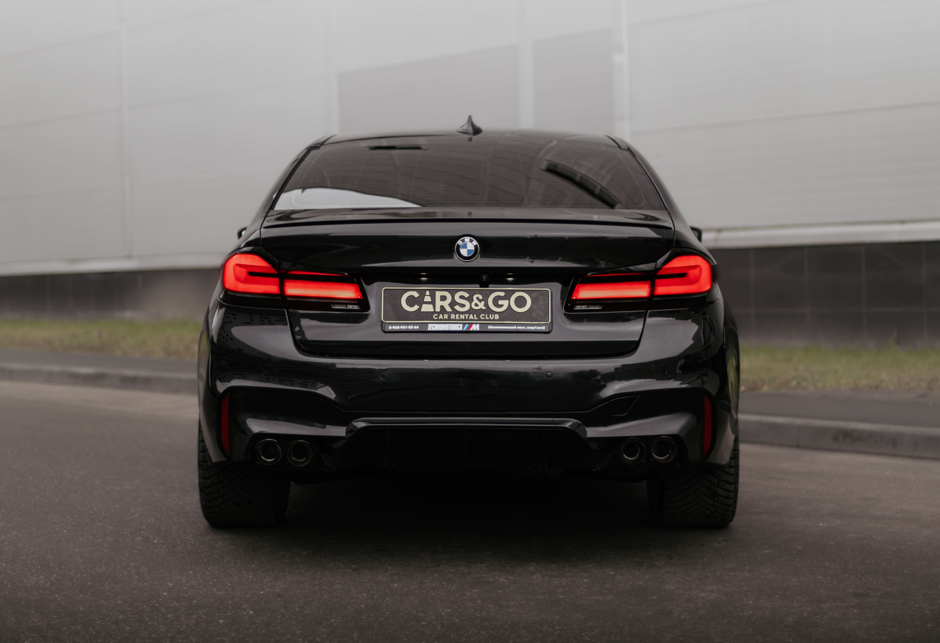 Аренда bmw 5-serii бизнес класса 2017 года в городе Москва Крылатское от 8400 руб./сутки, задний привод, двигатель: дизель, объем 2 литра, ОСАГО (Мультидрайв), без водителя, недорого, вид 2 - RentRide