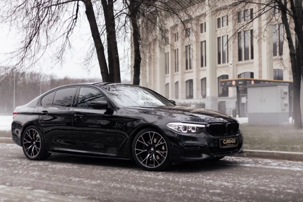 Прокат авто bmw 5-serii премиум класса 2017 года в городе Москва Крылатское от 10080 руб./сутки, задний привод, двигатель: дизель, объем 2 литра, ОСАГО (Мультидрайв), без водителя, недорого - RentRide