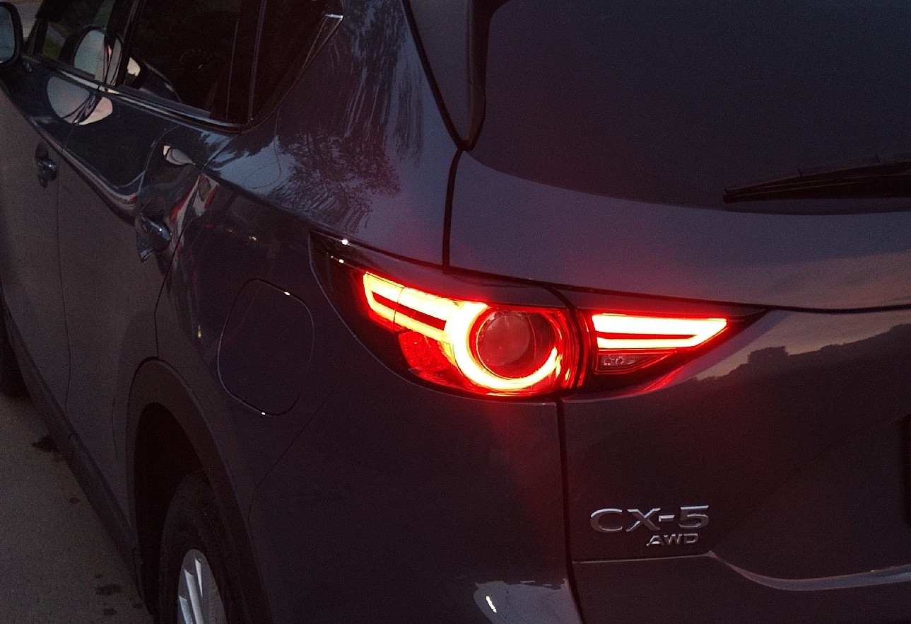 Аренда mazda cx-5 бизнес класса 2022 года в городе Москва Новокузнецкая от 6000 руб./сутки, полный привод, двигатель: бензин, объем 2 литра, ОСАГО (Мультидрайв), без водителя, недорого, вид 4 - RentRide