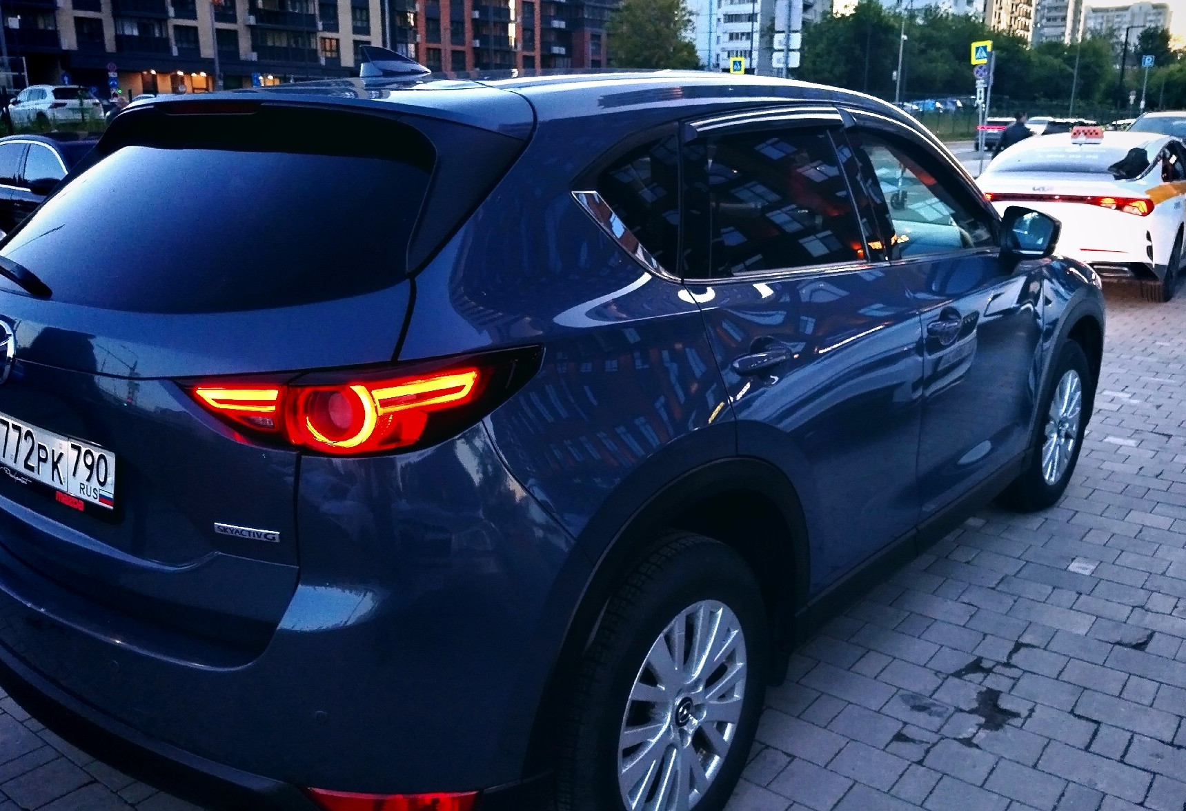 Аренда mazda cx-5 бизнес класса 2022 года в городе Москва Новокузнецкая от 5200 руб./сутки, полный привод, двигатель: бензин, объем 2 литра, ОСАГО (Впишу в полис), без водителя, недорого, вид 8 - RentRide