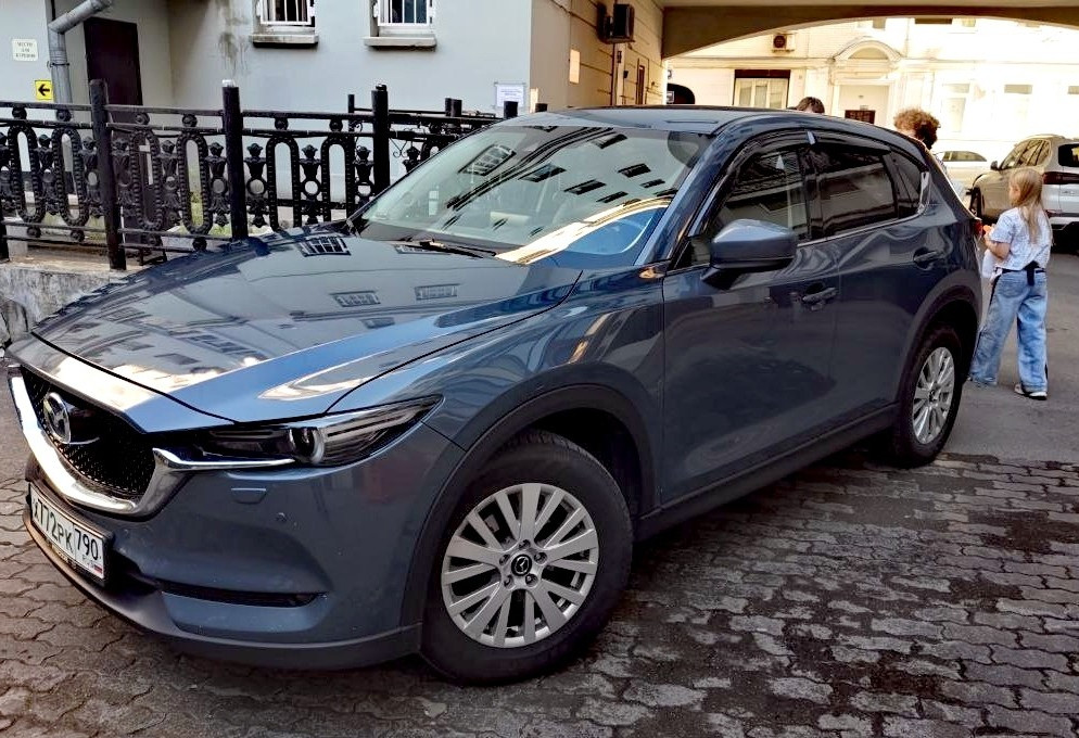 Аренда mazda cx-5 бизнес класса 2022 года в городе Москва Новокузнецкая от 5800 руб./сутки, полный привод, двигатель: бензин, объем 2 литра, ОСАГО (Мультидрайв), без водителя, недорого - RentRide