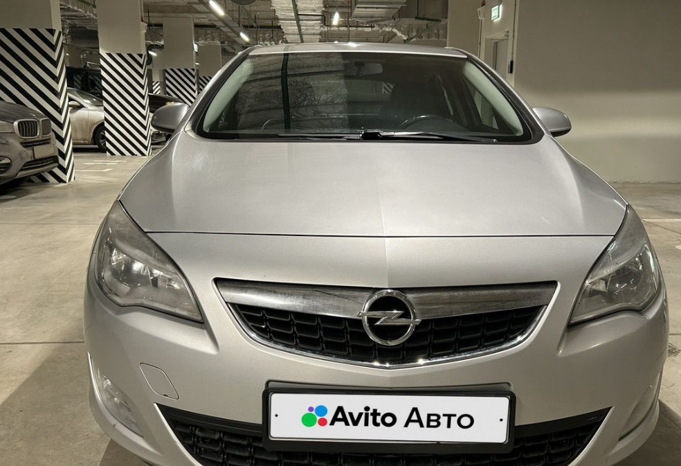 Аренда opel astra эконом класса 2012 года в городе Москва Аннино от 2190 руб./сутки, передний привод, двигатель: бензин, объем 1.4 литра, ОСАГО (Впишу в полис), без водителя, недорого, вид 5 - RentRide