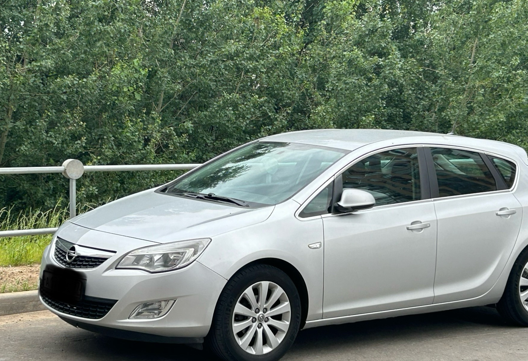 Аренда opel astra эконом класса 2012 года в городе Москва Аннино от 2190 руб./сутки, передний привод, двигатель: бензин, объем 1.4 литра, ОСАГО (Впишу в полис), без водителя, недорого, вид 9 - RentRide