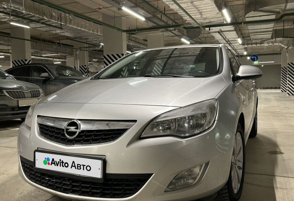 Аренда opel astra эконом класса 2012 года в городе Москва Аннино от 2190 руб./сутки, передний привод, двигатель: бензин, объем 1.4 литра, ОСАГО (Впишу в полис), без водителя, недорого, вид 6 - RentRide