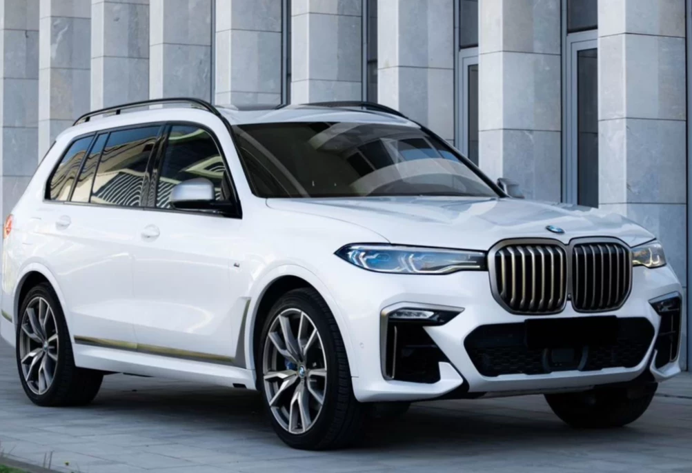 Аренда bmw x7 премиум класса 2019 года в городе Москва от 20000 руб./сутки, полный привод, двигатель: дизель, объем 3 литра, ОСАГО (Впишу в полис), без водителя, недорого, вид 2 - RentRide