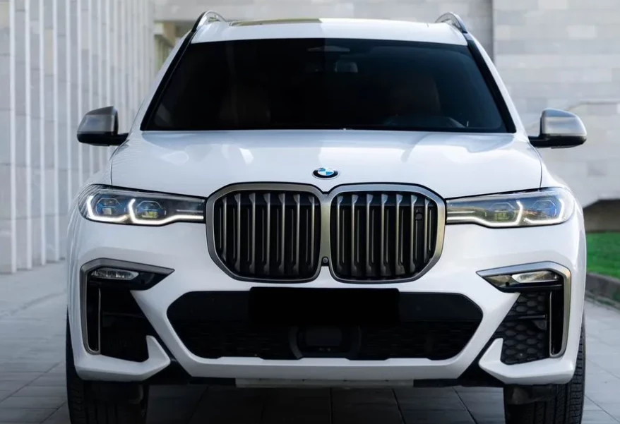 Аренда bmw x7 премиум класса 2019 года в городе Москва от 20000 руб./сутки, полный привод, двигатель: дизель, объем 3 литра, ОСАГО (Впишу в полис), без водителя, недорого, вид 3 - RentRide