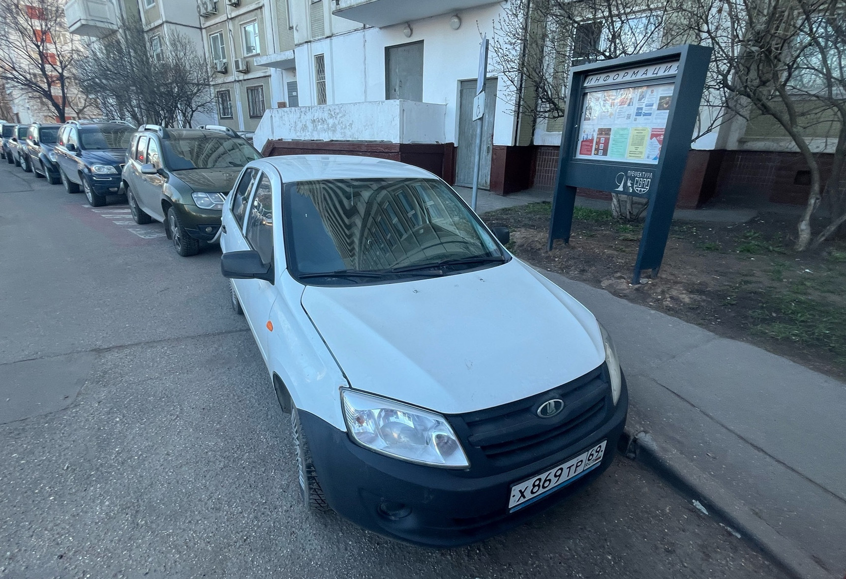Аренда lada granta эконом класса 2012 года в городе Москва Бутырская от 1599 руб./сутки, передний привод, двигатель: бензин, объем 1.6 литров, ОСАГО (Мультидрайв), без водителя, недорого, вид 2 - RentRide
