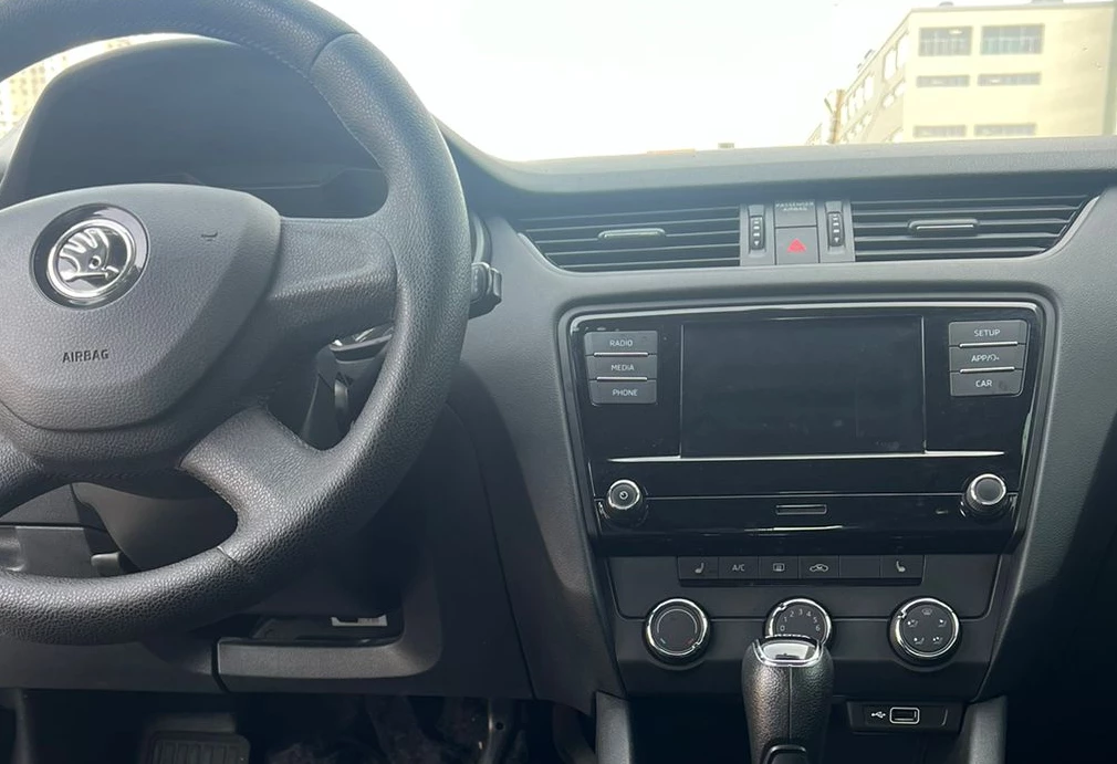 Аренда skoda octavia эконом класса 2019 года в городе Москва Ольховая от 1900 руб./сутки, передний привод, двигатель: газ, объем 1.6 литров, ОСАГО (Мультидрайв), без водителя, недорого, вид 5 - RentRide