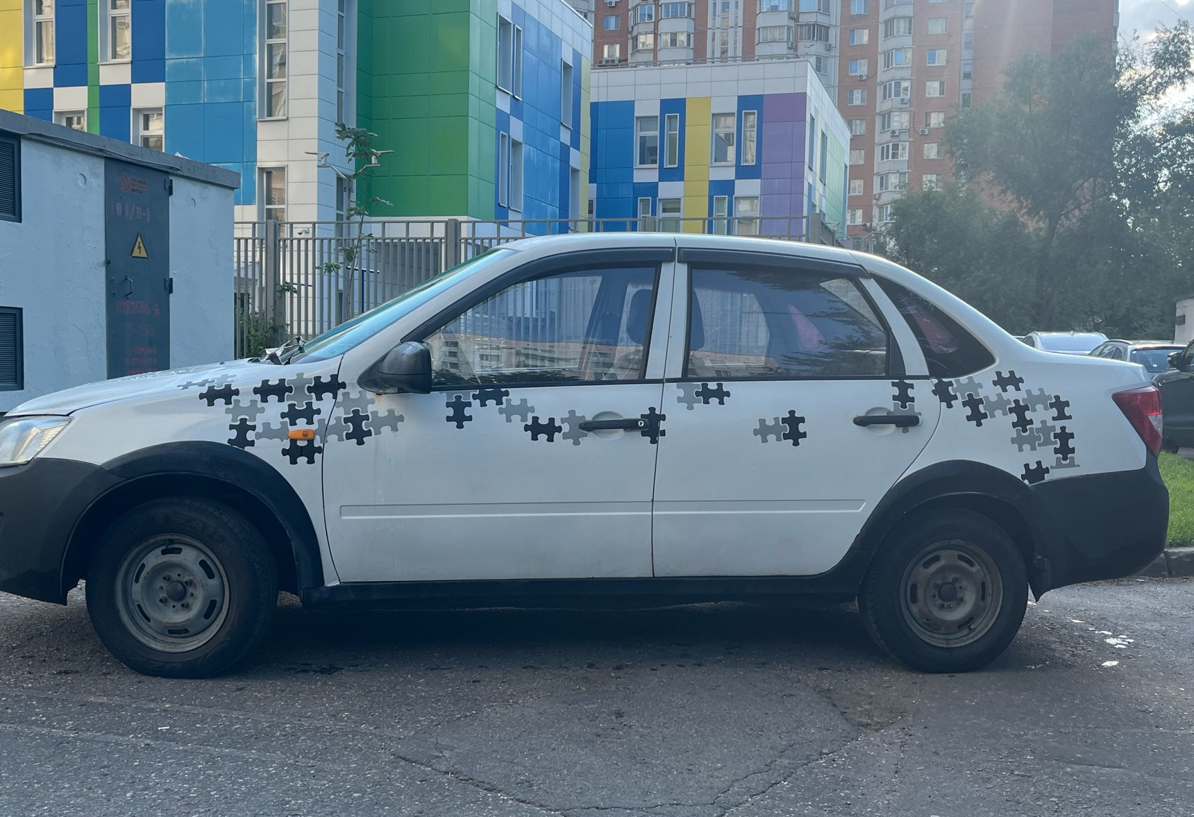 Аренда lada granta 2012 года в городе Москва Бутырская от 1360 руб./сутки, передний привод, двигатель: бензин, объем 1.6 литров, каско (Впишу в полис), ОСАГО (Мультидрайв), без водителя, недорого, вид 4 - RentRide