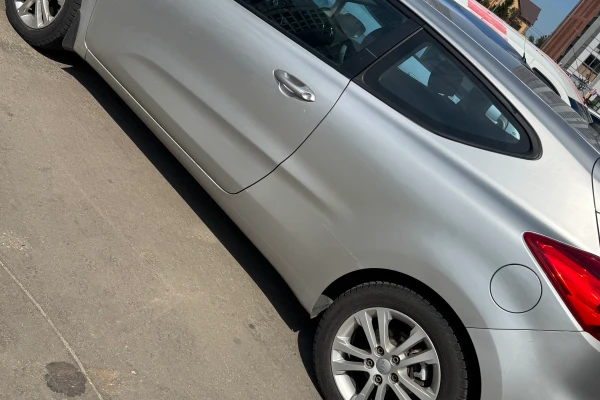 Прокат авто kia ceed эконом класса 2014 года в городе Люберцы от 1440 руб./сутки, передний привод, двигатель: бензин, объем 1.6 литров, ОСАГО (Впишу в полис), без водителя, недорого - RentRide