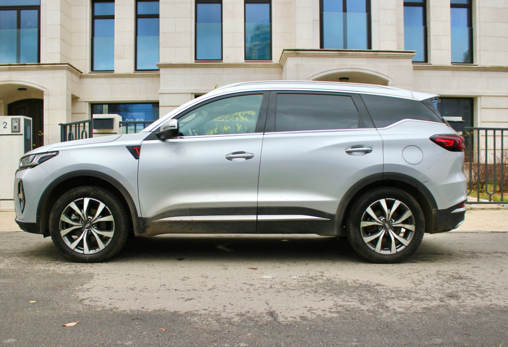 Аренда chery tiggo-7-pro-max стандарт класса 2022 года в городе Москва Матвеевское от 4000 руб./сутки, передний привод, двигатель: бензин, объем 1.6 литров, ОСАГО (Мультидрайв), без водителя, недорого, вид 2 - RentRide