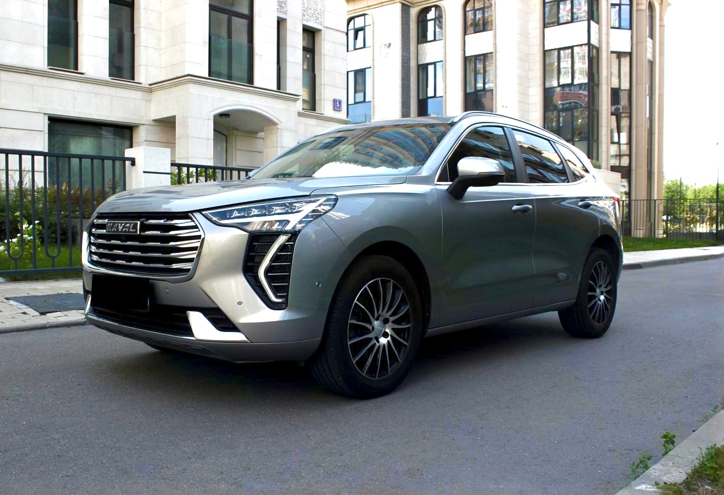 Аренда haval jolion стандарт класса 2024 года в городе Москва Славянский бульвар от 4000 руб./сутки, передний привод, двигатель: бензин, объем 1.5 литров, ОСАГО (Мультидрайв), без водителя, недорого - RentRide