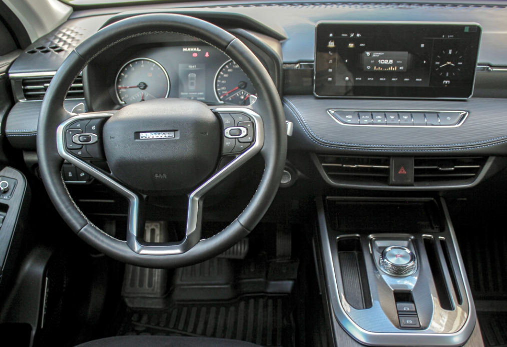 Аренда haval jolion стандарт класса 2024 года в городе Москва Славянский бульвар от 4000 руб./сутки, передний привод, двигатель: бензин, объем 1.5 литров, ОСАГО (Мультидрайв), без водителя, недорого, вид 3 - RentRide