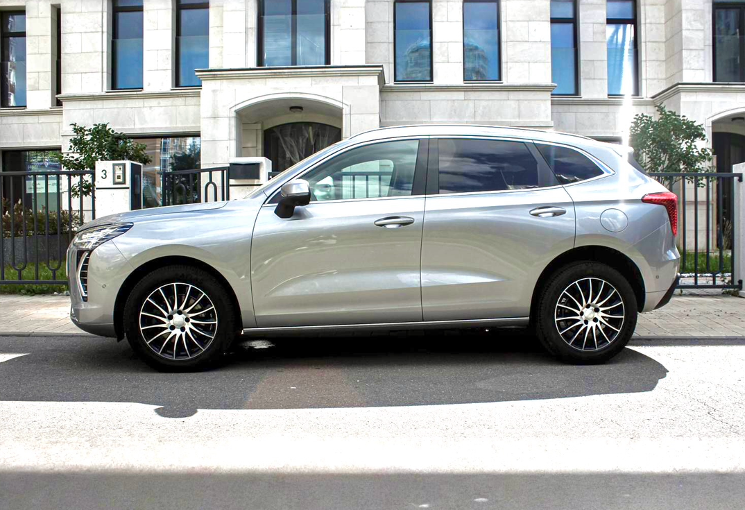Аренда haval jolion стандарт класса 2024 года в городе Москва Славянский бульвар от 4000 руб./сутки, передний привод, двигатель: бензин, объем 1.5 литров, ОСАГО (Мультидрайв), без водителя, недорого, вид 2 - RentRide