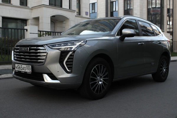 Прокат авто haval jolion бизнес класса 2024 года в городе Москва Славянский бульвар от 6350 руб./сутки, передний привод, двигатель: бензин, объем 1.5 литров, ОСАГО (Мультидрайв), без водителя, недорого - RentRide