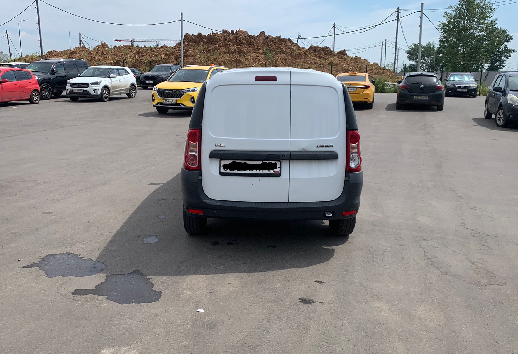 Аренда lada largus эконом класса 2015 года в городе Москва Бунинская аллея от 1400 руб./сутки, передний привод, двигатель: бензин, объем 1.6 литров, ОСАГО (Впишу в полис), без водителя, недорого, вид 4 - RentRide