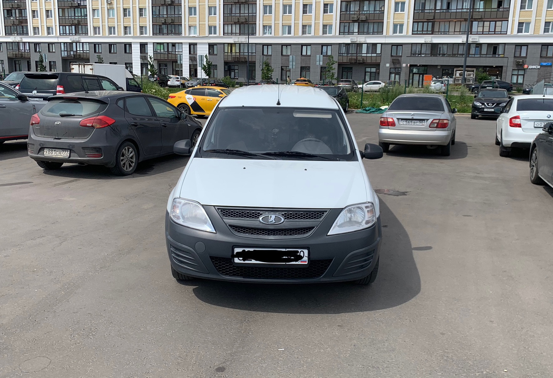 Аренда lada largus эконом класса 2015 года в городе Москва Бунинская аллея от 1400 руб./сутки, передний привод, двигатель: бензин, объем 1.6 литров, ОСАГО (Впишу в полис), без водителя, недорого, вид 3 - RentRide